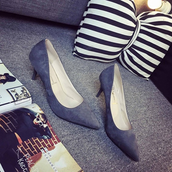 Mini Heels - Picture 2 of 3